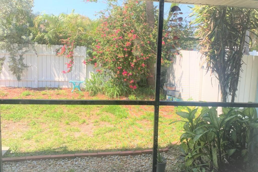Bright And Beachy 2Bed 1Bath Home - Unit 210 شاطئ كوكوا المظهر الخارجي الصورة
