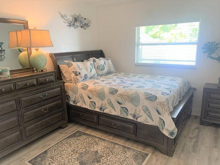 Bright And Beachy 2Bed 1Bath Home - Unit 210 شاطئ كوكوا المظهر الخارجي الصورة